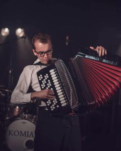 Kortesjärveläislähtöinen Aleksi Laukkonen valittiin tällä kertaa vuoden harmonikkataiteilijaksi. Kuva: Katja Tamminen