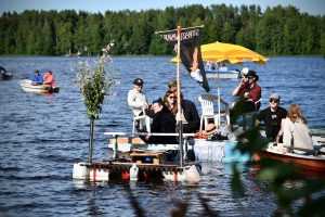 Toistamiseen järjestettyjen Ääniaaltojen erikoisuutena on, että keikkoja sai seurata ulapalta käsin.