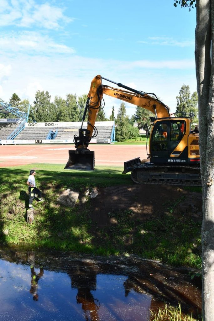 Savonjoen penkkaa perataan pelaajien turvallisuuden vuoksi. Kuva: Hannu Takala