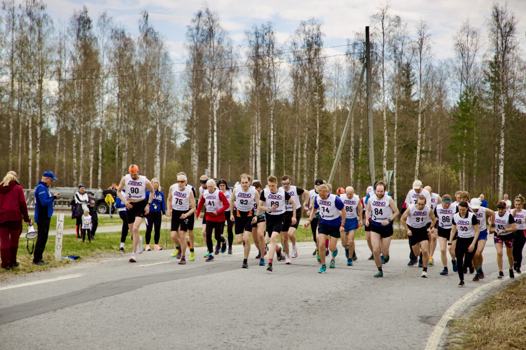 Lähtöviivalle asettautui reipas joukko juoksioita, kun perinteikäs Sillankorvanjuoksu järjestettiin toukokuun puolessa välissä.