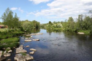 Vedenpinnat olivat kesäkuussa alhaalla ennen juhannuksen tienoon sateita.