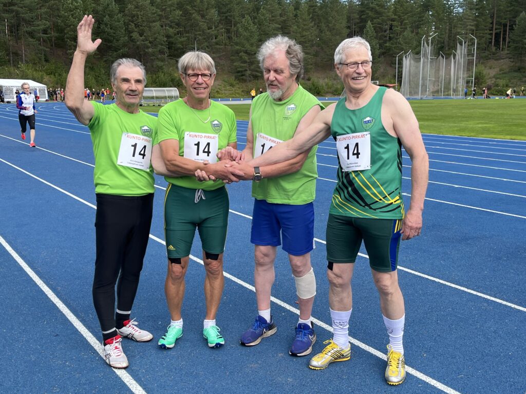 uvassa Arvi Kangastie, Jarmo Mäkinen, Juhani Tikkalahti ja Esa Männikkö. Kuva: Leena Männikkö.