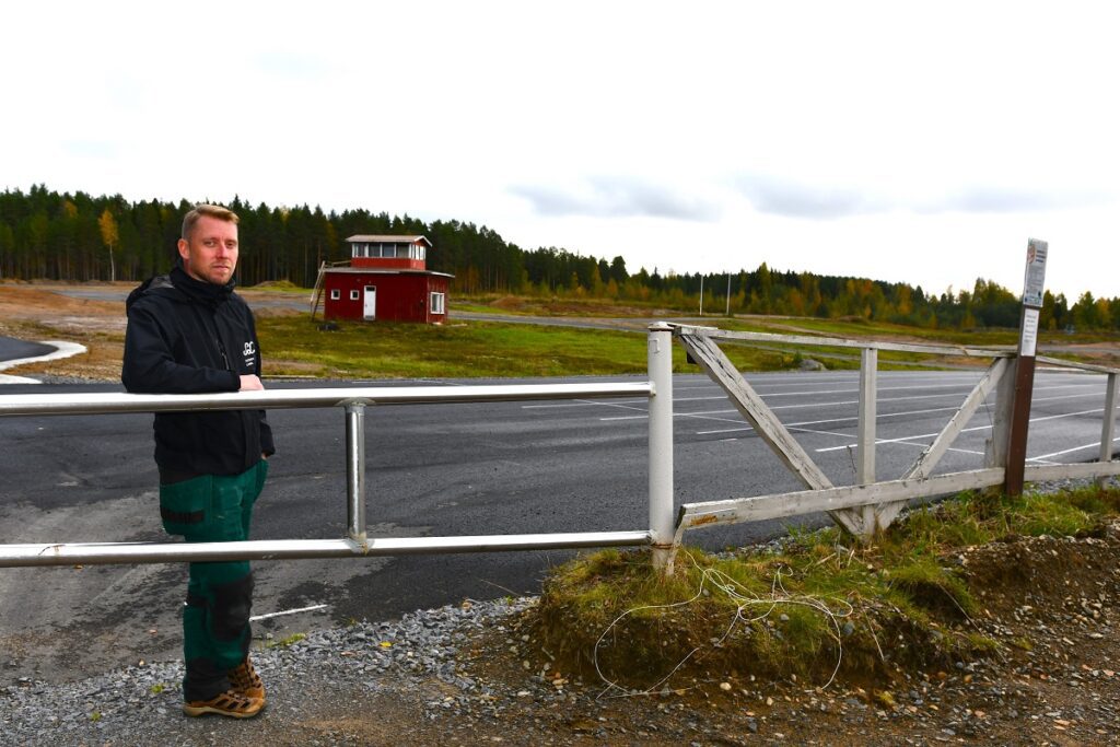 Kimmo Angervisto on ollut mukana Lappajärven Urheiluautoilijoiden hankkeessa, jossa Särkiniemen moottorirata on päivitetty. 8. lokakuuta siellä käydään ensimmäiset jokkiskisat viiteen vuoteen.