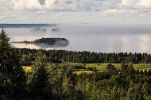 Kraatterijärven Geoparkin UNESCOn status on ollut yhteinen ponnistus, jossa on ollut monta vaihetta ja paljon ihmisiä hanketta edistämässä.