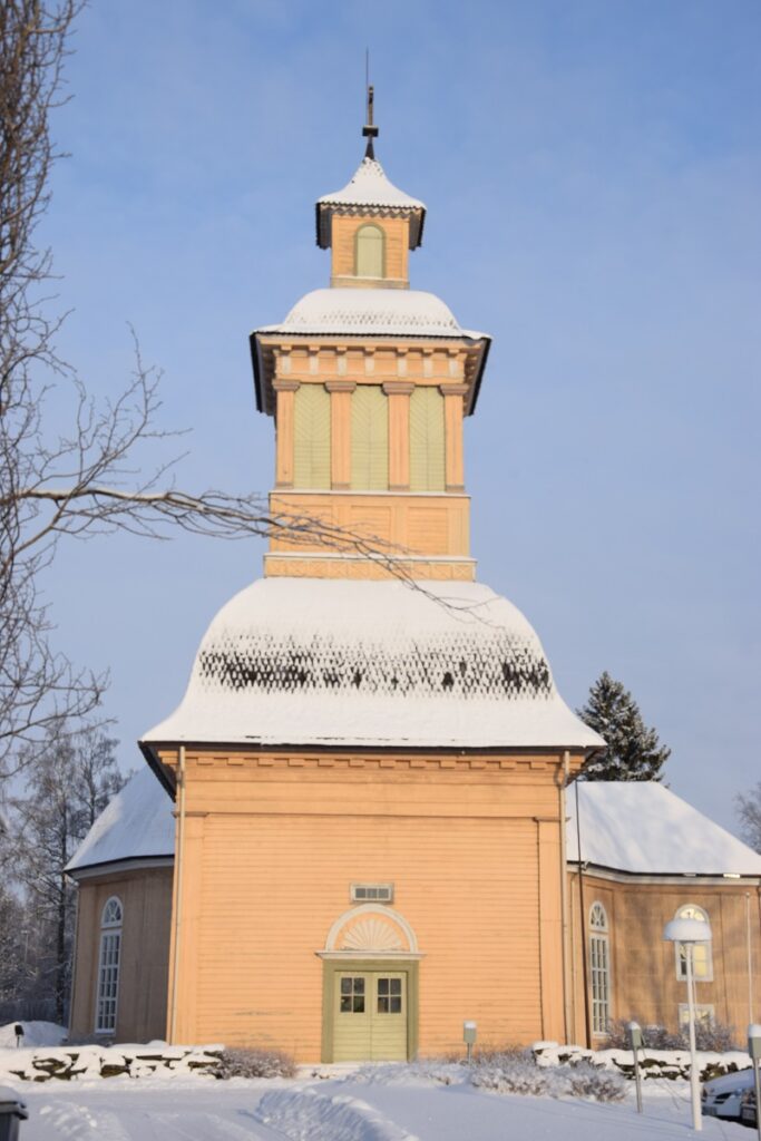 Vimpelin kirkon ja tapulin ulkomaalaus on tarkoitus toteuttaa ensi vuonna. Arkistokuva.