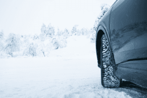 Autot ovat koetuksella pakkasessa ja autohuolloissa onkin ollut tällä viikolla ruuhkaa. Kuva: K-Auto.