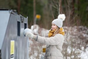 Pakkausjätteen keräyksessä käytettävää kalustoa on rikkoutunut kovien pakkasten vuoksi. Kuva: Rinki.