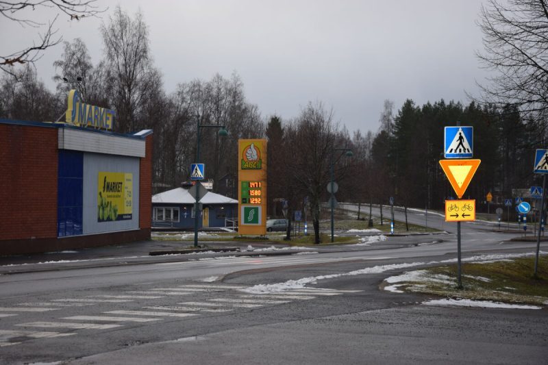 Uusi kiinteistö rakennetaan samalle tontille nykyisen kiinteistön kanssa. Nykyinen S-market Lehtimäki palvelee asiakkaita siihen asti, kunnes uusi Sale Lehtimäki saadaan valmiiksi.