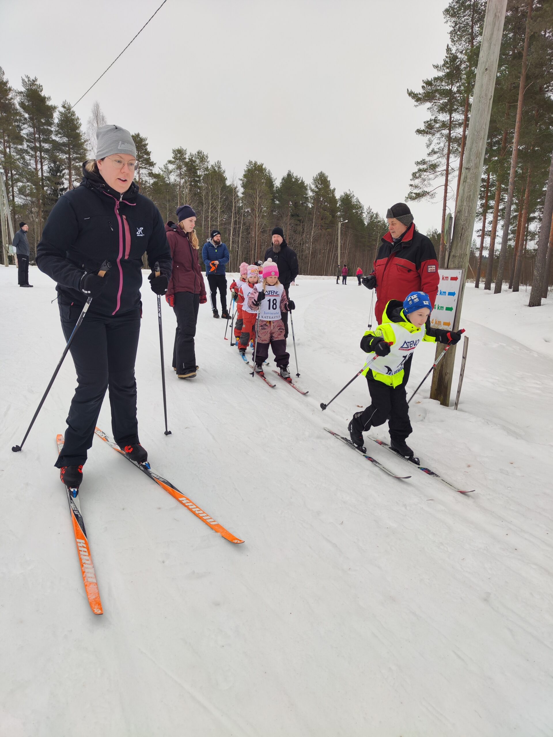 Evijärven Urheilijat lähettämässä kisaajia matkaan.