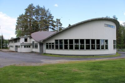 Halkosaaren tanssilava kutsuu jälleen nauttimaan kesäilloista.