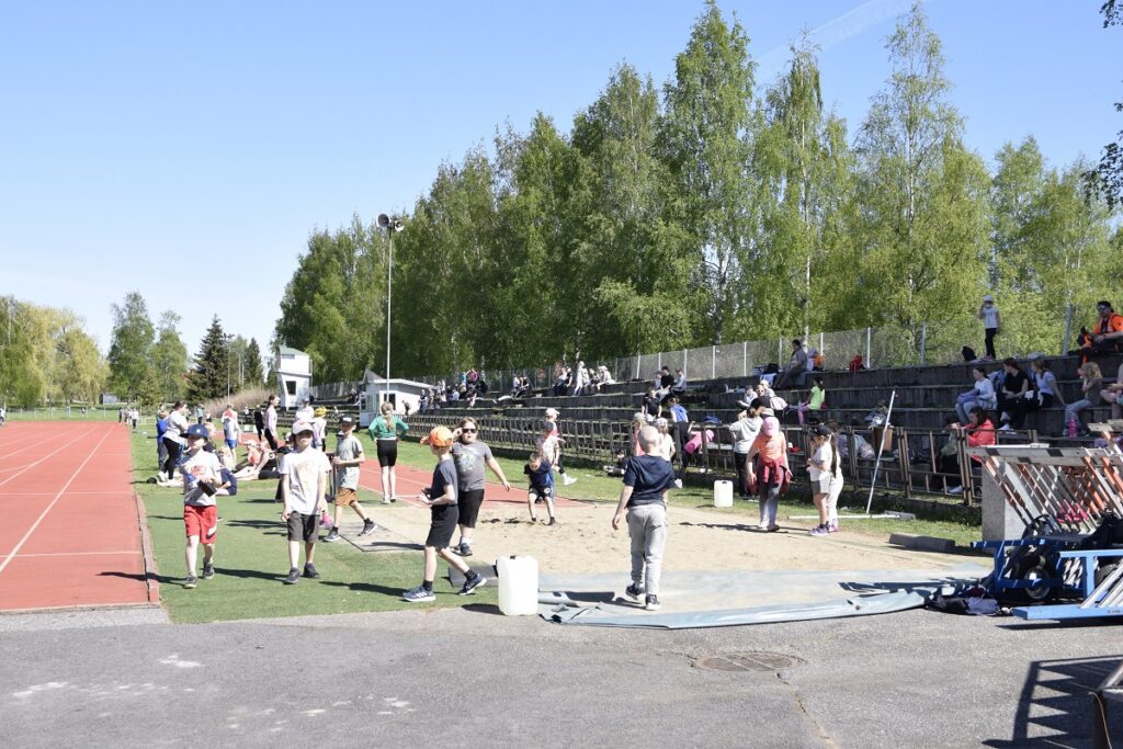 Aurinkoisella Stadio Nissillä riitti vilinää ja vilskettä.