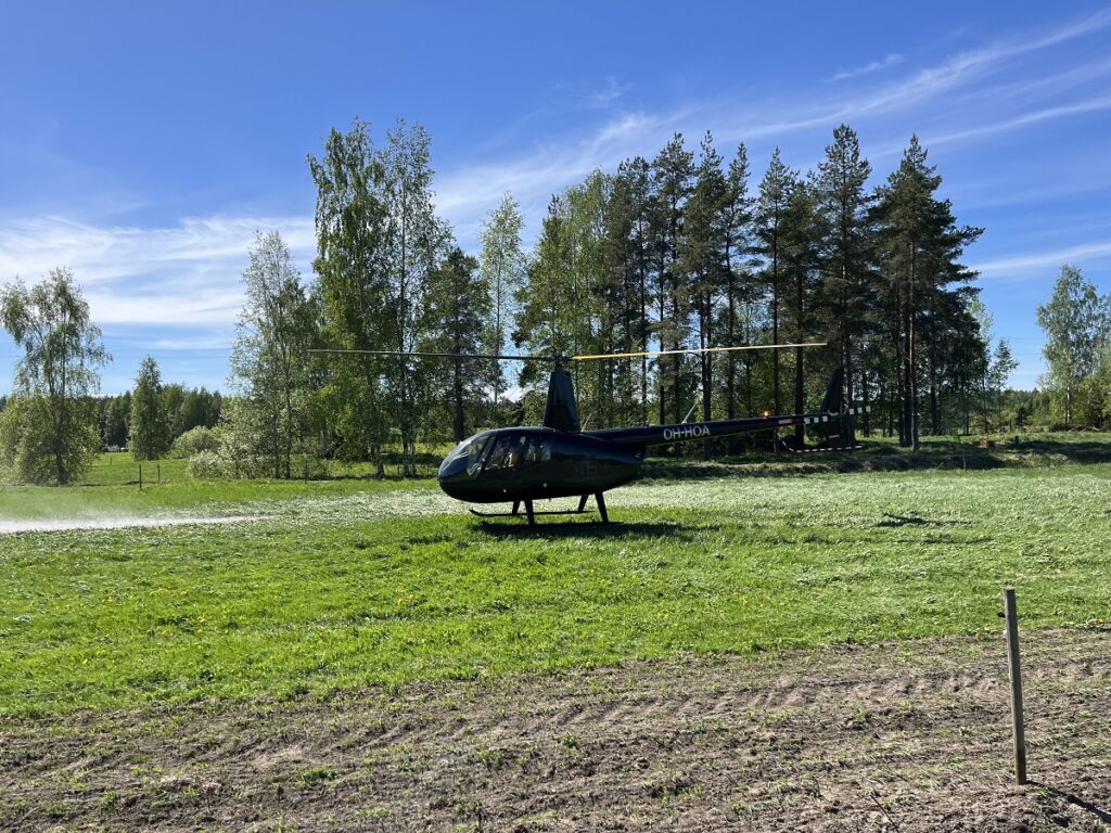 Kisasponsori Ateno yllätti saapumalla paikalle helikopterilla