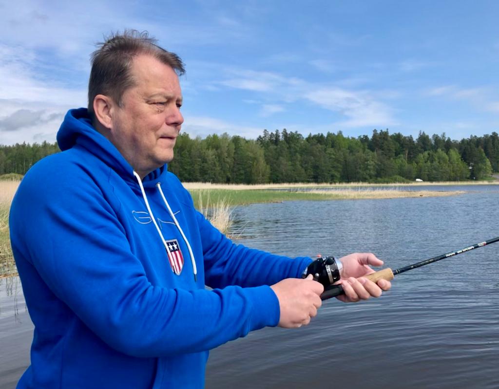 Jari Porttila viihtyy kesäisin Lappajärven kalavesien äärellä.