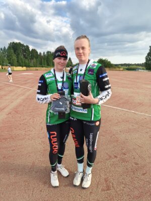 Neea Mattila ja Elisa Hyny olivat ratkaisijan rooleissa, kun Kuusankoski kaatui Veikkolassa. Kuva: Piritta Kärnä.