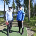 Järviseudun Disc Golf Clubin Mikko Timonen ja Konsta Aho toivottavat uudet jäsenet tervetulleeksi. –Meillä on hyvä porukka ja jäsenmaksun suuruuteen nähden hyviä etuja kiekkokauppoihin ja Vimpelin Vuoropariin.