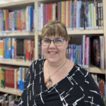 Kirjastonjohtaja Merle Kupilan mukaan Evijärven kirjaston hyvä sijainti, monipuolinen valikoima ja asiakaspalvelu sekä omatoimikirjasto mahdollistavat hyvän lainausaktiivisuuden.