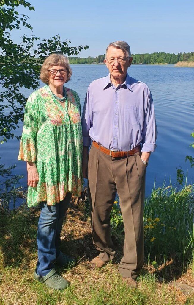 Kaija ja Jouko Peltola viihtyvät Evijärven rannalla ympärivuotisella vapaa-ajanasunnolla.