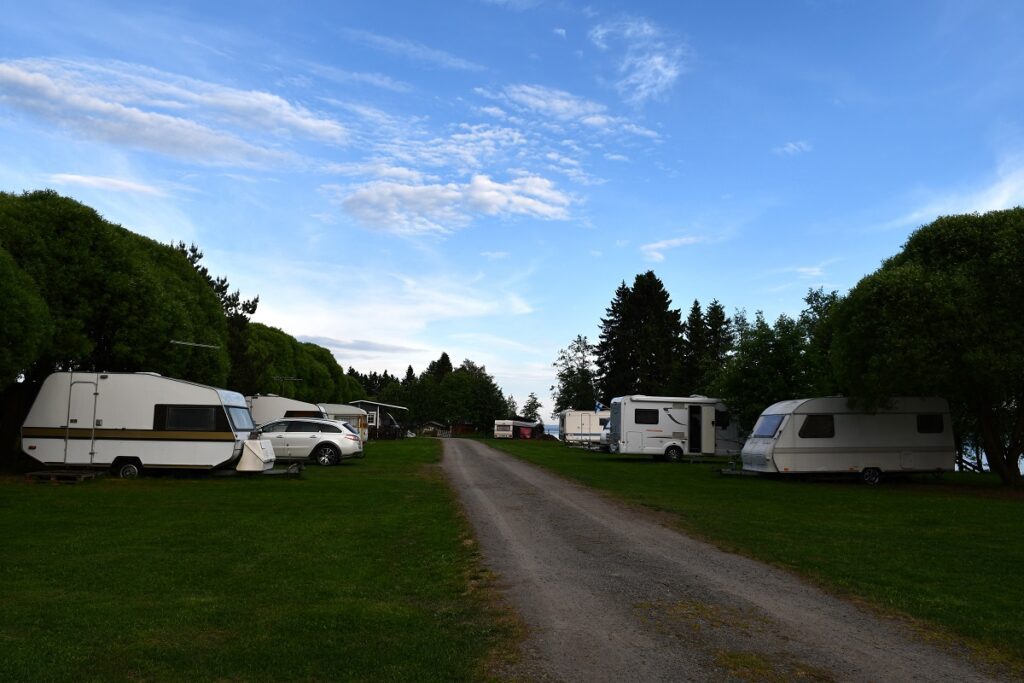 Nurkkalan leirintäalue sijaitsee Lappajärven itäpuolella ja tarjoaa rauhallisen, luonnonläheisen paikan nauttia kesästä.