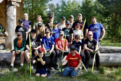 Evijärvellä pidetty Harrastamisen Suomen mallin tukema eräkerho vietti viimeistä kerhokertaa Uittomieskämpällä. Mukaan oli päässyt suurin osa kerholaisista sekä iso joukko talkoolla kerhoa vetämässä olleita aikuisia.