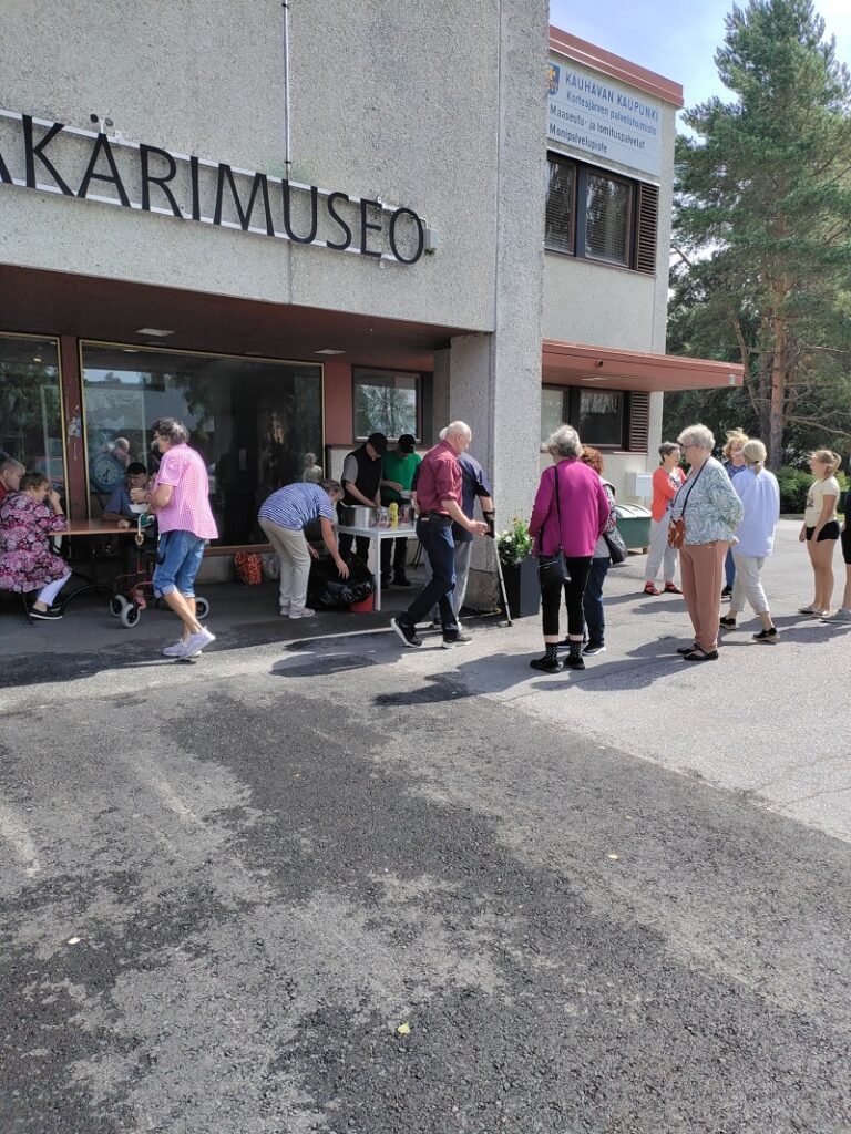 museoilla oli avoimet ovet ja Pirttisen mehuaseman tarjoama herkullinen hernerokka teki kauppansa.