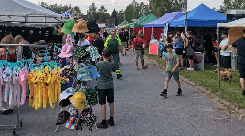 Markkinoiden ajan Lappajärvellä poikkeavat liikennejärjestelyt Nissintiellä. Kuva arkistosta.