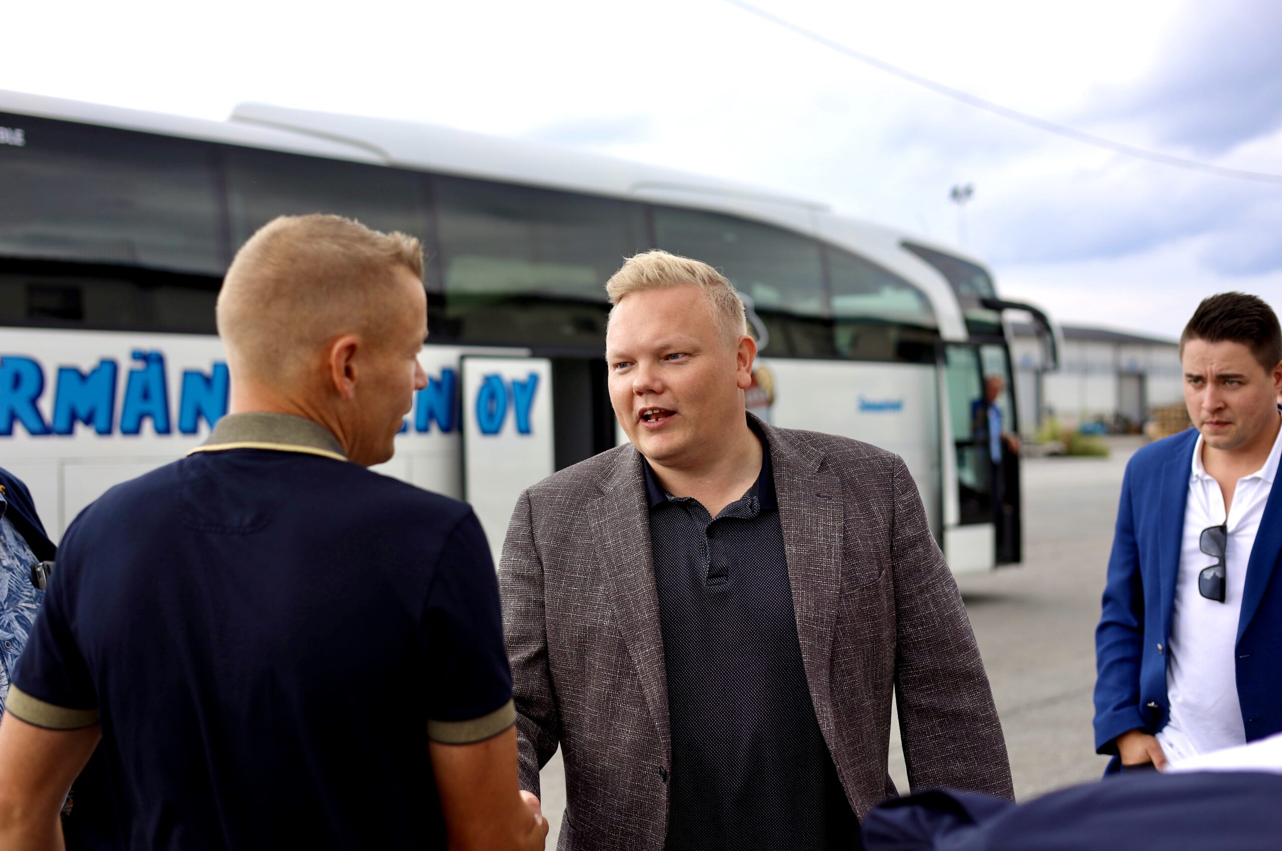 Vaasan vaalipiirin eduskuntaryhmän puheenjohtaja Antti Kurvinen järjesti kansanedustajien kesäkokoontumisen Kauhavan ja Järviseudun alueilla. –Päivä oli mielestäni todella onnistunut. Kunnista jäi hyvin myönteinen kuva kansanedustajille, toteaa Kurvinen.