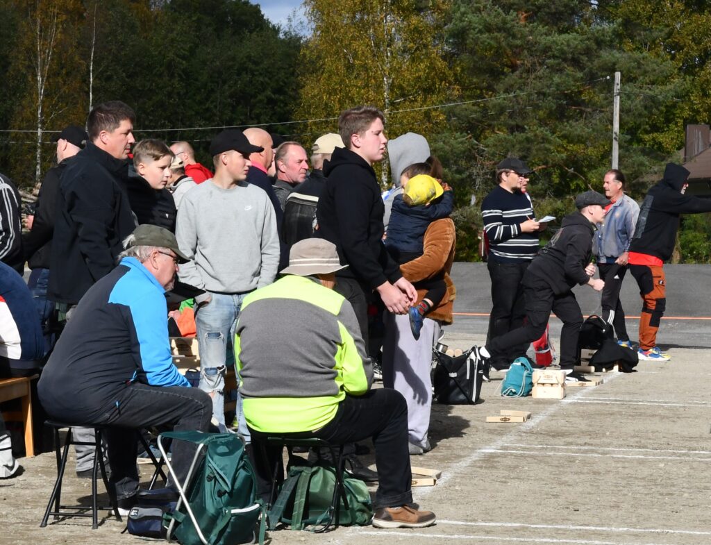 Mika Pannula (vas.), Onni Pannula, Juho Pannula ja Jaakko Pannula muodostivat yhden Luoma-ahon kyläyhdistyksen joukkueista.