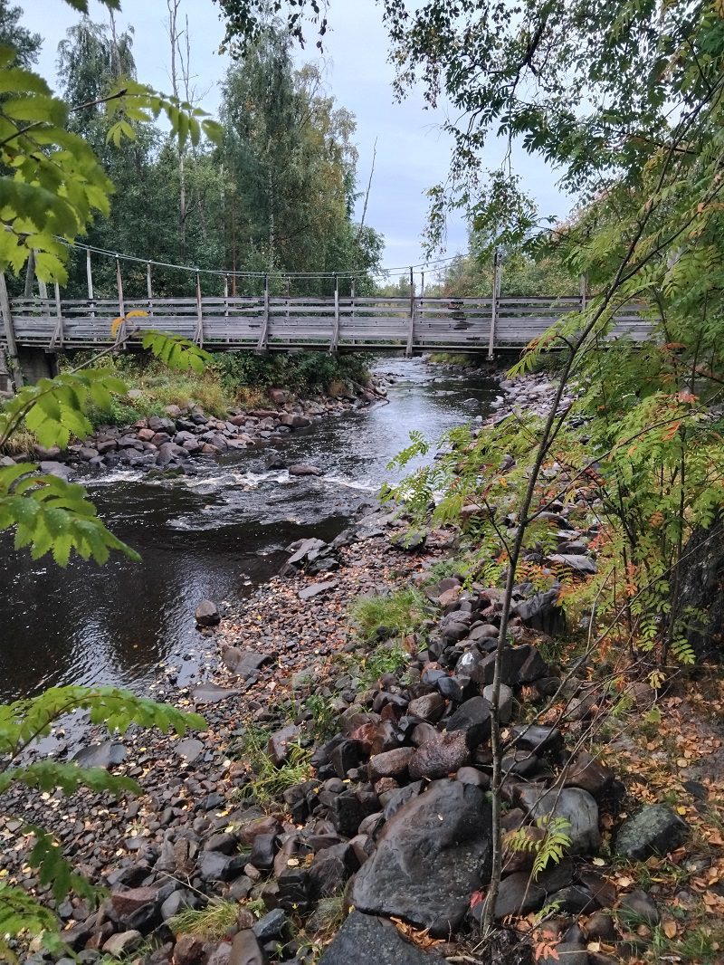 Vimpelin riippusilta on nähtävyys ja monien muistojen paikka.