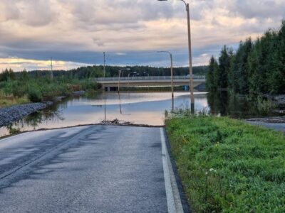 Lapuan Ruhassa on rautatien alikulku poikki maantiellä 17517. Pumppaustyöt ovat parhaillaan käynnissä. Kuva: ELY-keskus.