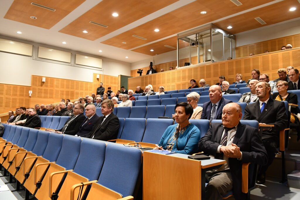 Vimpelin Vetoa juhlittiin lukion ja yhteiskoulun auditoriossa 27. lokakuuta.