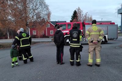 Hiljaisella mielenilmaisulla haettiin valtakunnallista huomiota liikenneturvallisuuden puolesta. Kuva: Lasse Pippola.