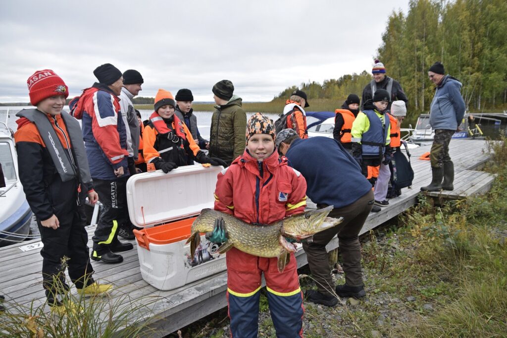 etken suurimman saaliin kelasi Savolan veneessä jigannut Oula Hyvärinen. Kalastusta harrastavalle Hyväriselle mahtihauki ei ollut kuitenkaan suurin tähän mennessä saatu saalis.