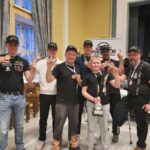 EVIJÄRVEN URHEILUAUTOILIJOIDEN Järviseudun Katsastus team ajoi kultaa e-jokkiksen Pikupa eJM SM-liigafinaalissa. Tommi Hallman (takana vas.), Jonne Ollikainen, Ville Hallman, Matti Mäkelä ja joukkueen johtaja Jarmo Matila. Eturivissä vasemmalta: Markus Paananen ja Tatu Paananen. Kuva: Elisa Paananen.