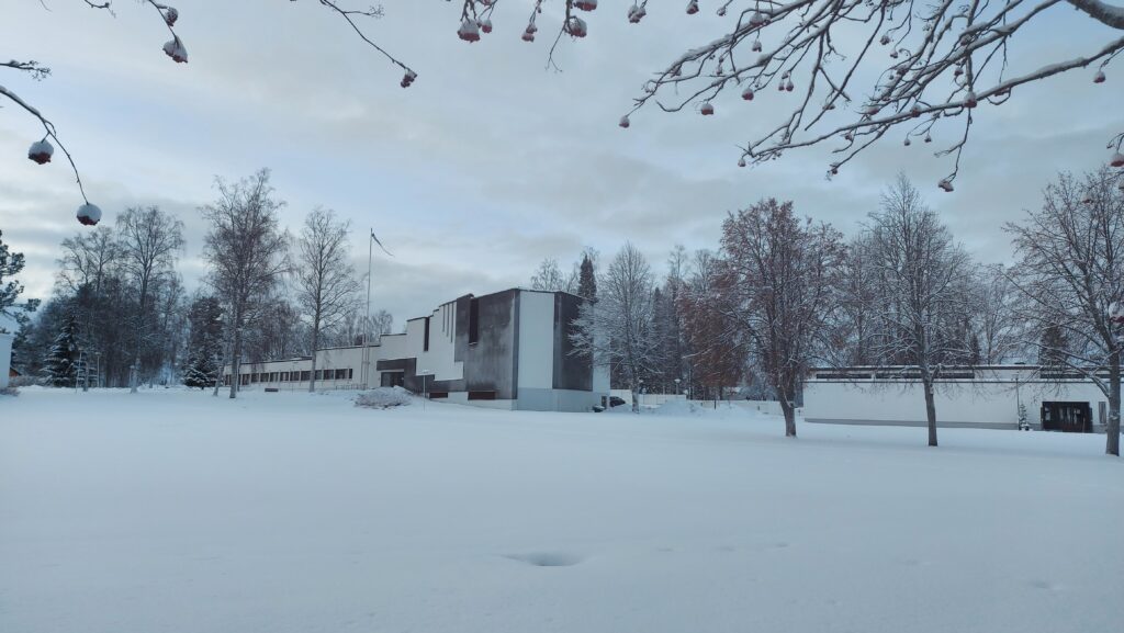 Alajärven kaupunginhallitus myönsi vuoden viimeisessä kokouksessaan kaksi suunnittelutarveratkaisua aurinkovoimahankkeille.