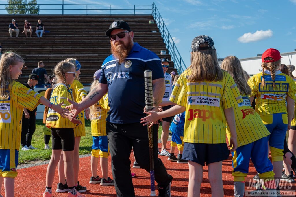 Jaakko Kultalahti on tuttu mies Ankkureille, sillä hän toimi miesten Ykköspesisjoukkueen toisena pelinjohtajana kaudella 2022 ja oli nostamassa joukkuetta Superpesikseen.