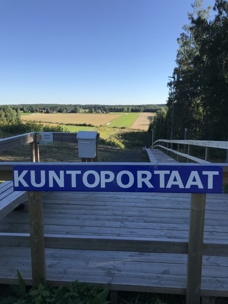 Tiedätkö, missä paikassa lähellä Itäkylää nämä kuntoportaat ovat?