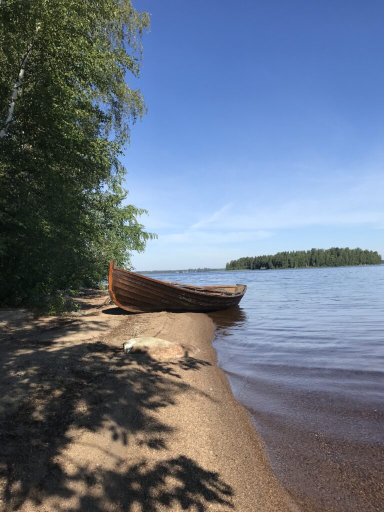 Onkohan tämä Vanhatuvan rakentama vene rantautunut Kannussaarille vai Selkäsaarille?