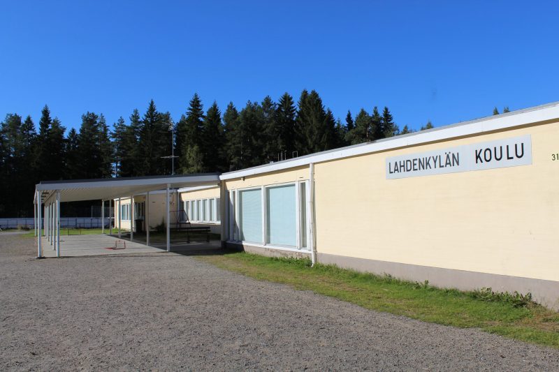 Lahdenkylän koulun purkaminen kilpailutetaan Evijärvellä.